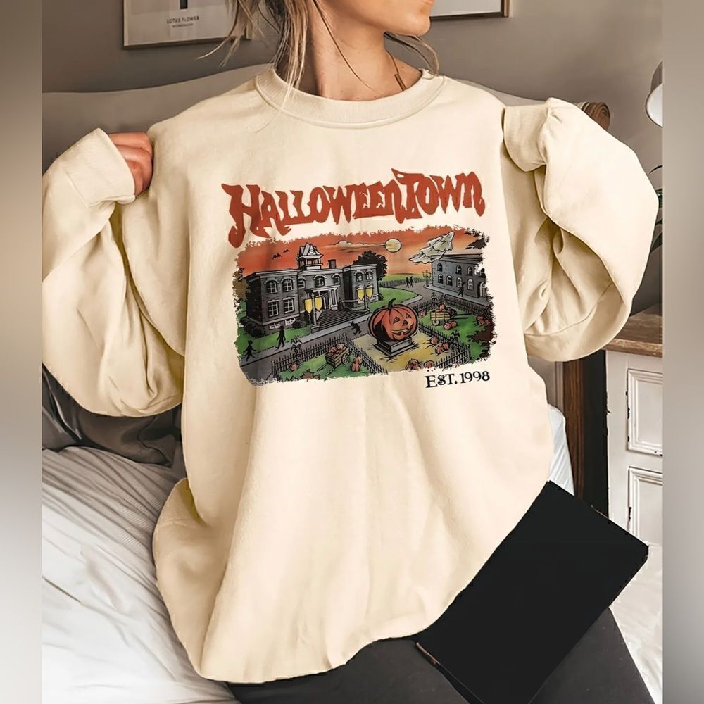Halloween town women’s plus size 2 XL Halloween sweatshirt NEW!